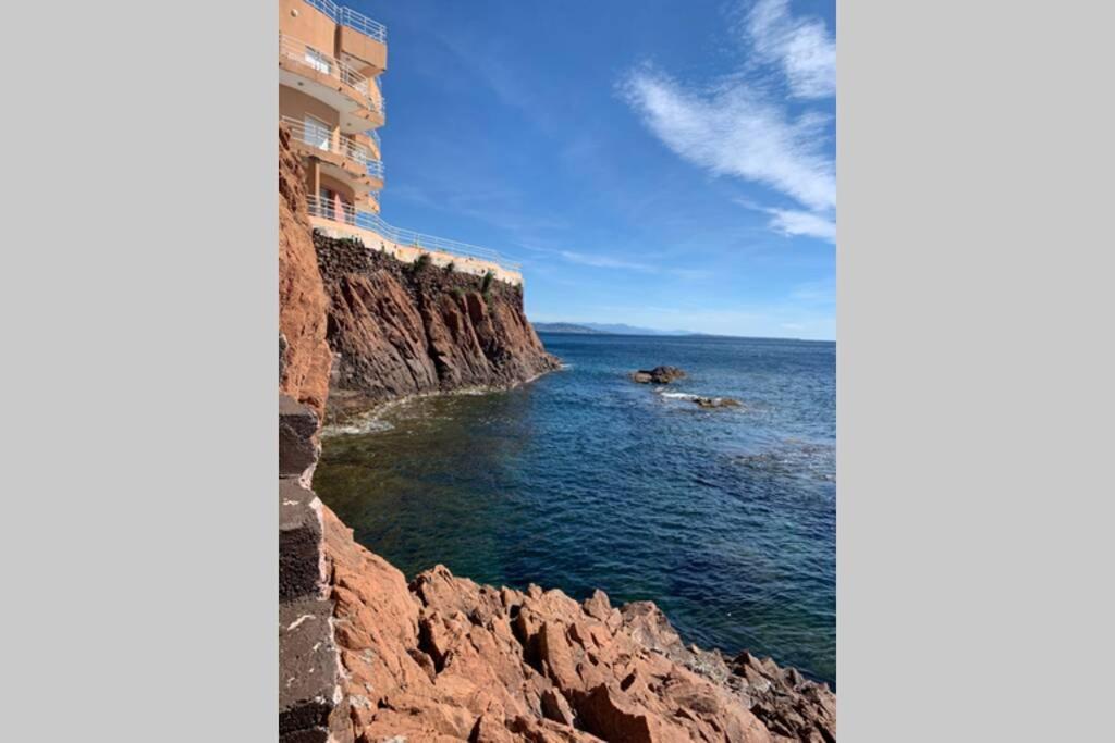 Cap Neree Petit Coin De Paradis Pieds Dans L Eau Saint-Raphaël Exterior foto